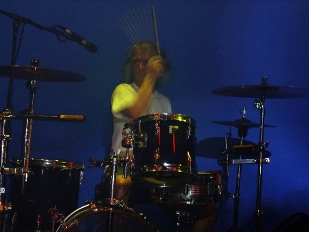 Bobby Reynolds' magic drumstick - live in Cergy - July 26 2009