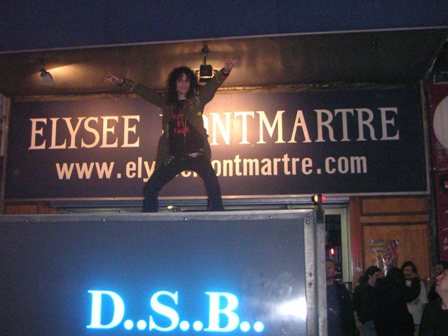 Adam Bomb on his touring truck in front of the Elysée Montmartre