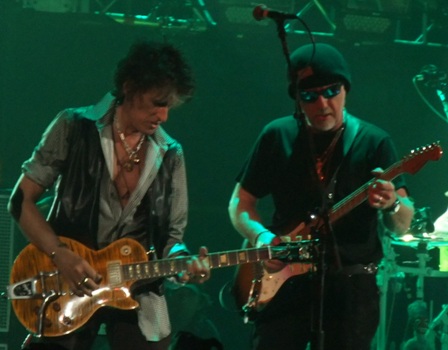 Joe Perry and Brad Whitford from Aerosmith live at Bercy Arena