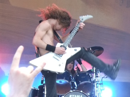 Joel O'Keeffe jumping - Airbourne live at the Hellfest