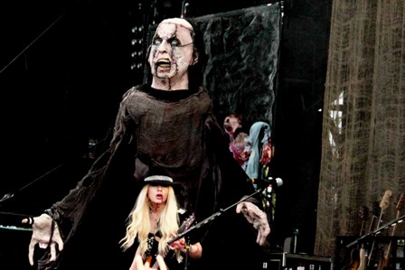 Orianthi and Frankenstein - Alice Cooper live at Ottawa Bluesfest