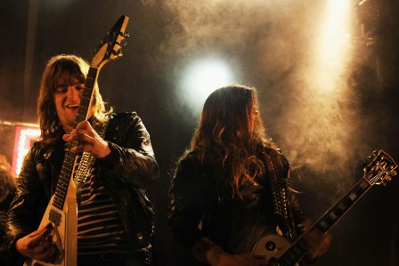 Hapus Klang and Erik Almström on guitars with Bullet, live at the Divan du Monde in Paris