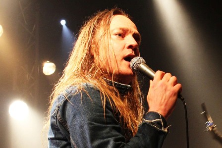 Jesper Binzer singing with D-A-D