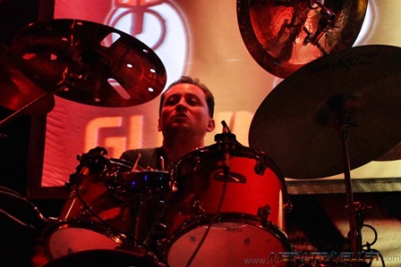 Néstor Osuna on drums