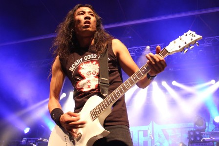 Ted Aguilar live with Death Angel at the Alcatraz Metal Festival Belgium