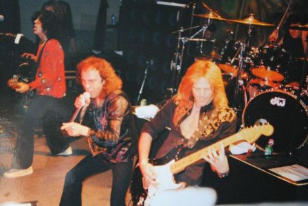 Scott Warren, Jimmy Bain, Ronnie James Dio, Doug Aldich and Simon Wright: Dio live at Le Divan Du Monde in Paris