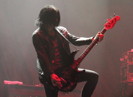 Jeff Rouse on bass, from Duff McKagan's Loaded live in Paris