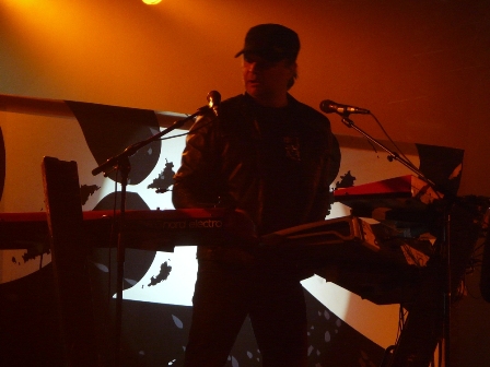 Mic Michaeli on keyboards with Europe live in Mons