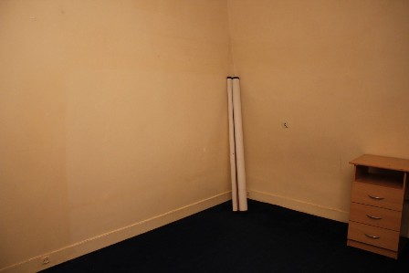 Empty room in Paris