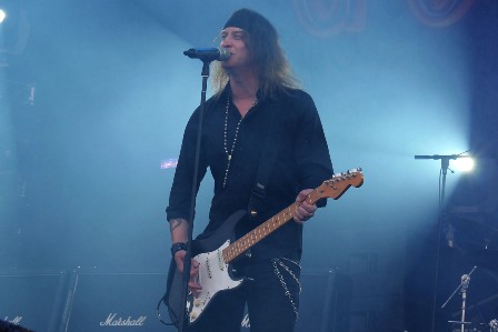 Nic Maeder on guitars and vocals - Gotthard live at Hellfest