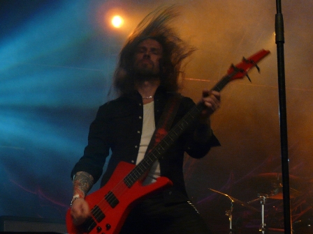 Fredrik Larson headbangingwith Hammerfall live in Mons