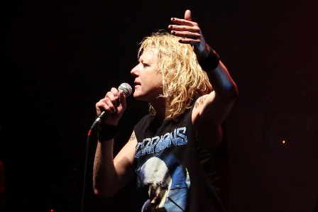 Kottak singing Holiday from The Scorpions