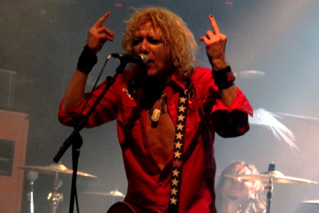 James Kottak and the middle fingers