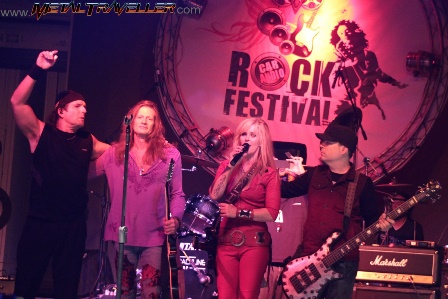 Lita Ford and her band