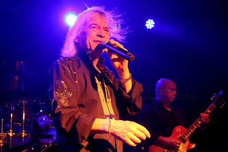 Bob Catley from Magnum live in France