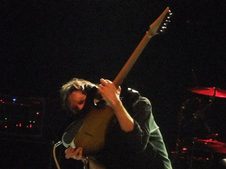 Playing guitar with the teeth! Paul Gilbert from Mr. Big live in Paris 2009