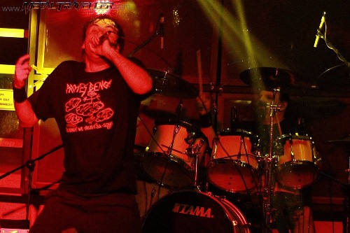 Barney Greenway and Danny Herrera from Napalm Death, live in Colombia