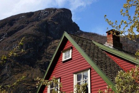 A red house in Flåm