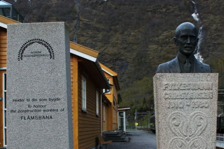 Monument to honour the construction workers of Flåmsbana and to Ingolf Elster Christensen