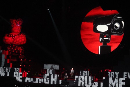 Big Mother Is Watching You - Roger Waters live in Paris