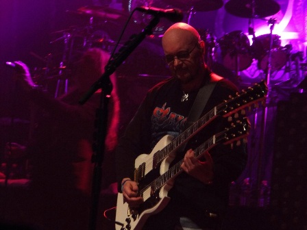 Paul Quinn and his double guitar