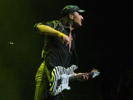 Matthias Jabs and his zebra guitar -  Scorpions live in concert