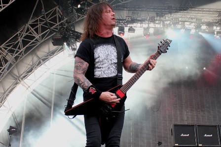 Gary Holt from Exodus on guitars, live with Slayer