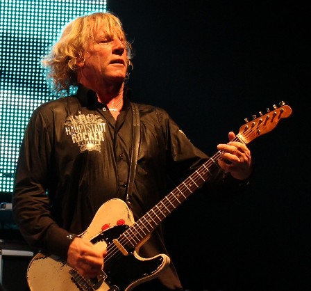 Rick Parfitt on guitars with Status Quo, live at the Olympia Bruno Coquatrix in Paris