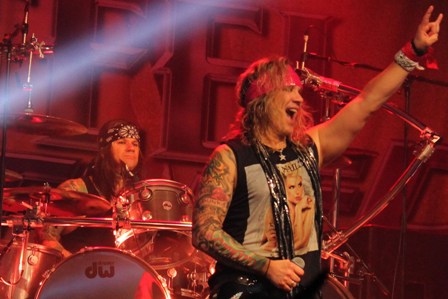 Michael Starr from Steel Panther live in Paris