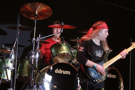 Herman Rarebell on drums with Uli Jon Roth