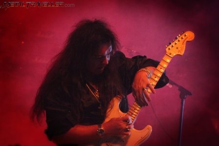 Yngwie Malmsteen - Reverse guitar playing